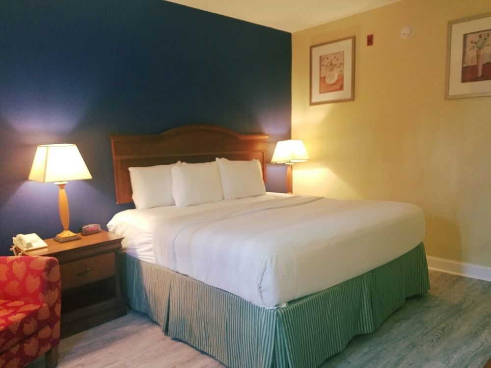 Eagles Nest Inn Стейтсборо Экстерьер фото