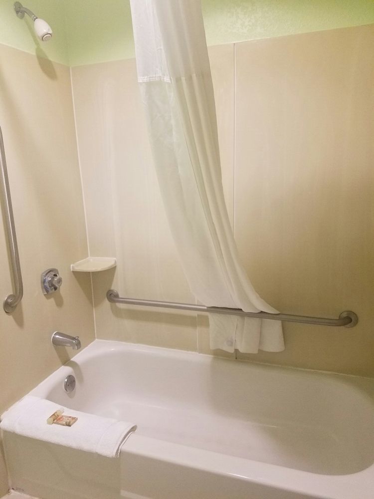 Eagles Nest Inn Стейтсборо Экстерьер фото