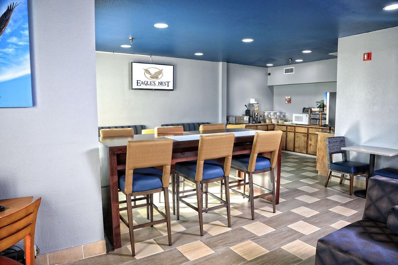 Eagles Nest Inn Стейтсборо Экстерьер фото
