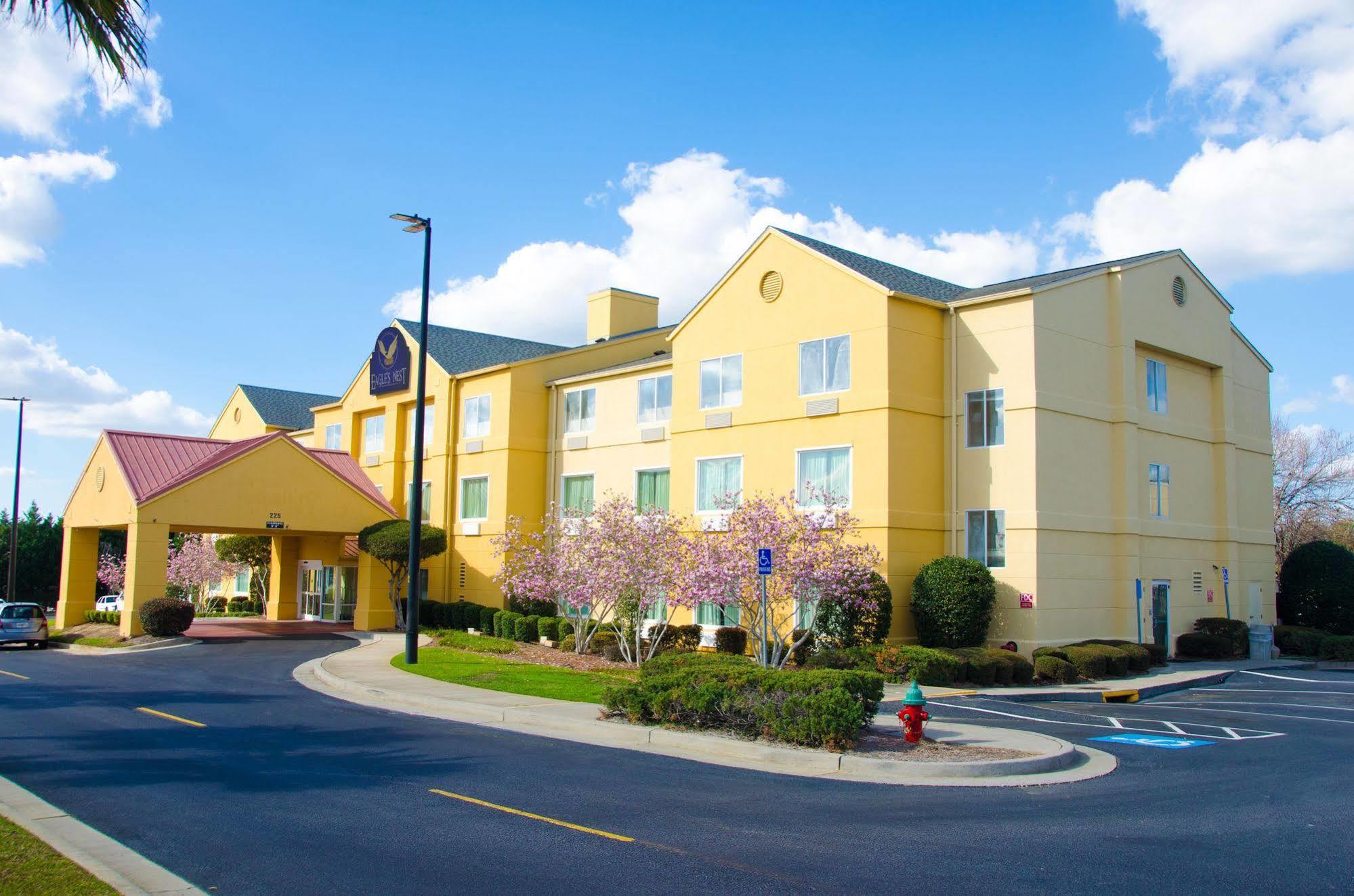 Eagles Nest Inn Стейтсборо Экстерьер фото